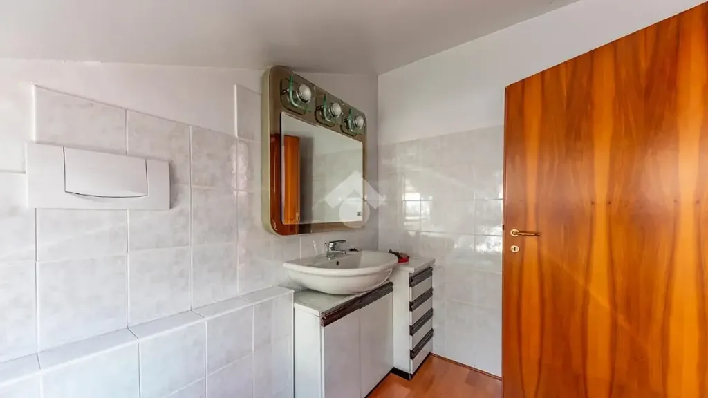 Bagni - Trilocale with Balcony in Lainate