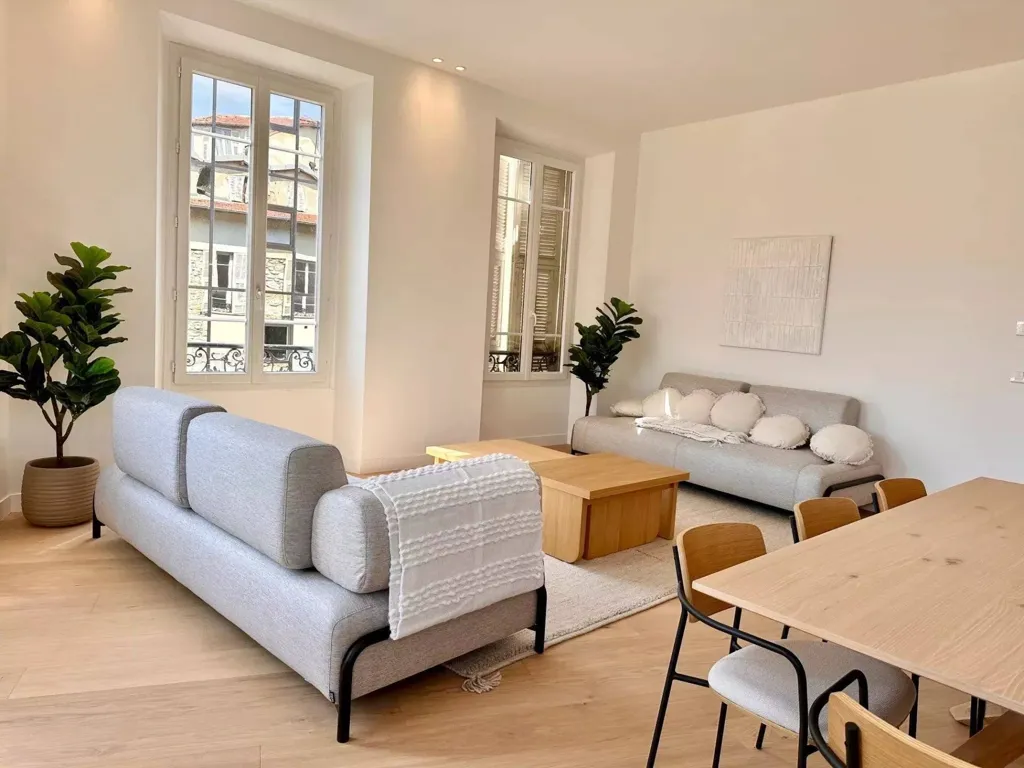 Séjour - Appartement Rénové avec Vue Panoramique à Nice