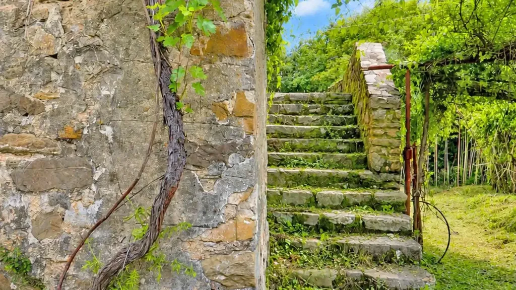 Rooms - Rustic Stone Cottage with Panoramic Terrace in Mulazzo
