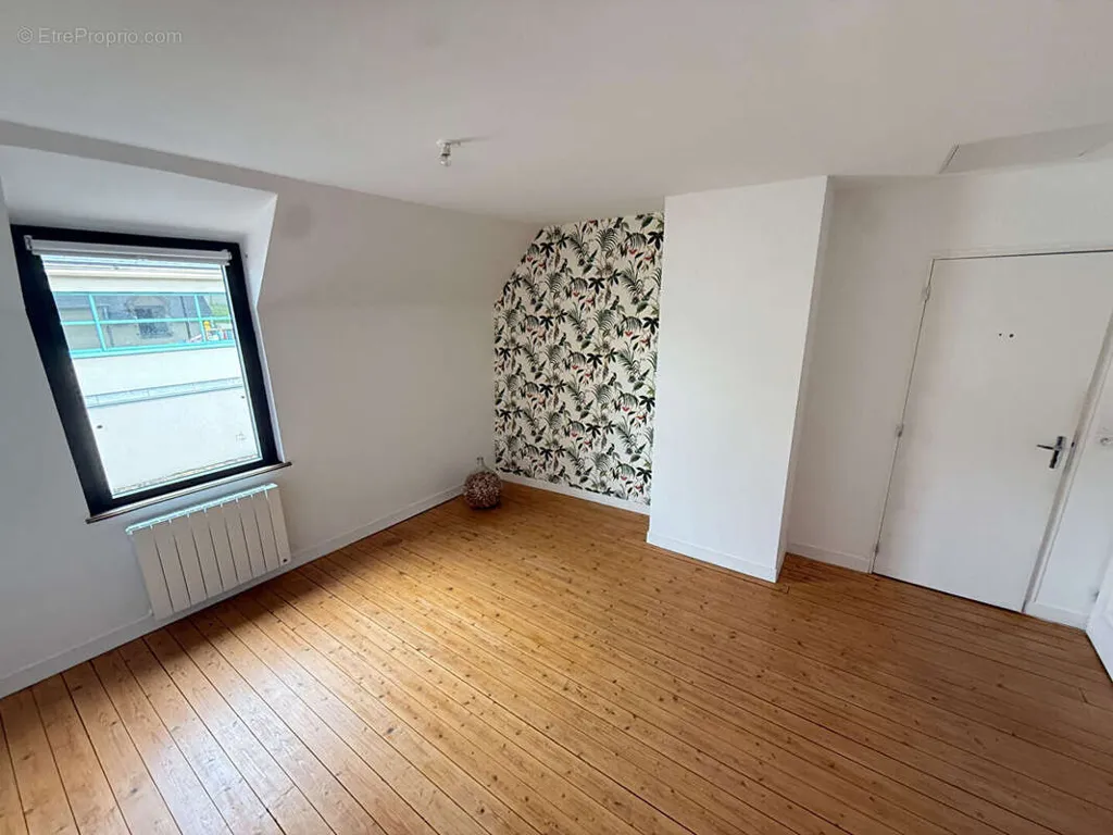 Rooms - Renovated House with Garden in Tinténiac