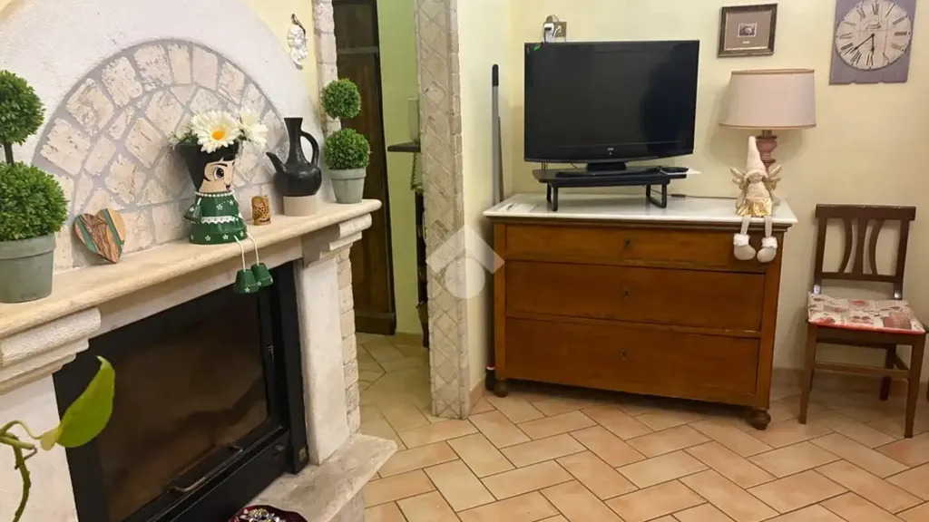 Séjour - Restored Triplex with Vaulted Ceilings in Tagliacozzo