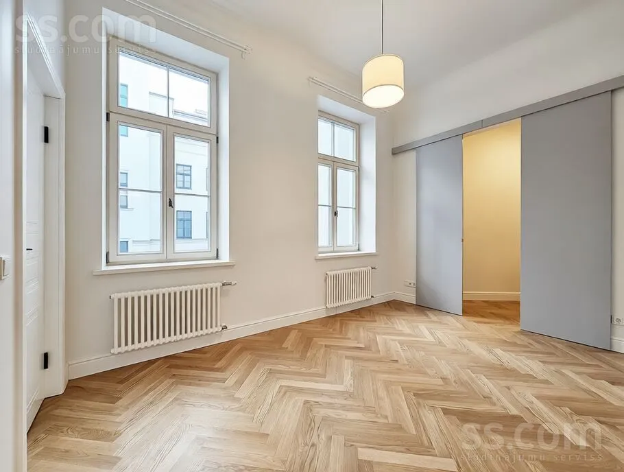 Pièces - Three-Bedroom Apartment with Central Location in Riga