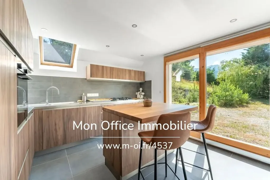 Cuisine - Maison Luxueuse avec Vue Montagne à Crots