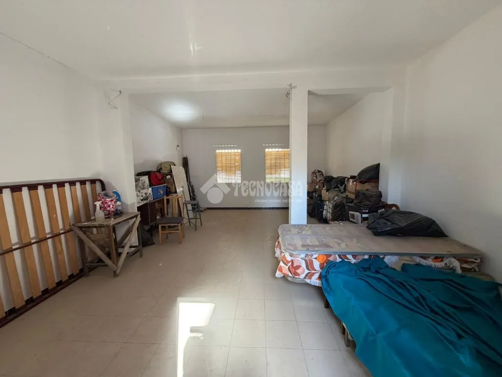 Chambres - Adosado with Reform Potential in Torreblanca