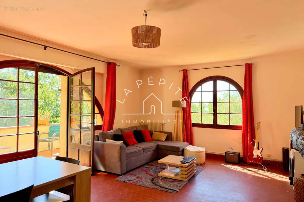 Elutuba - Charming Provençal House with Sea View in Spéracèdes