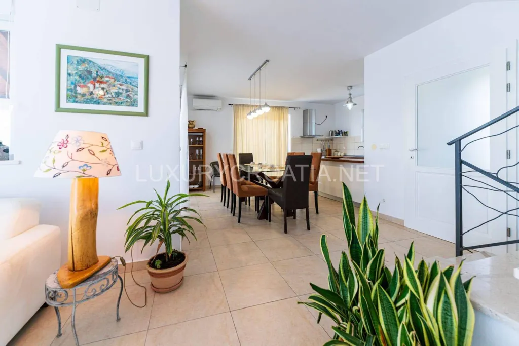 Elutuba - Beachfront Villa with Jacuzzi in Korčula