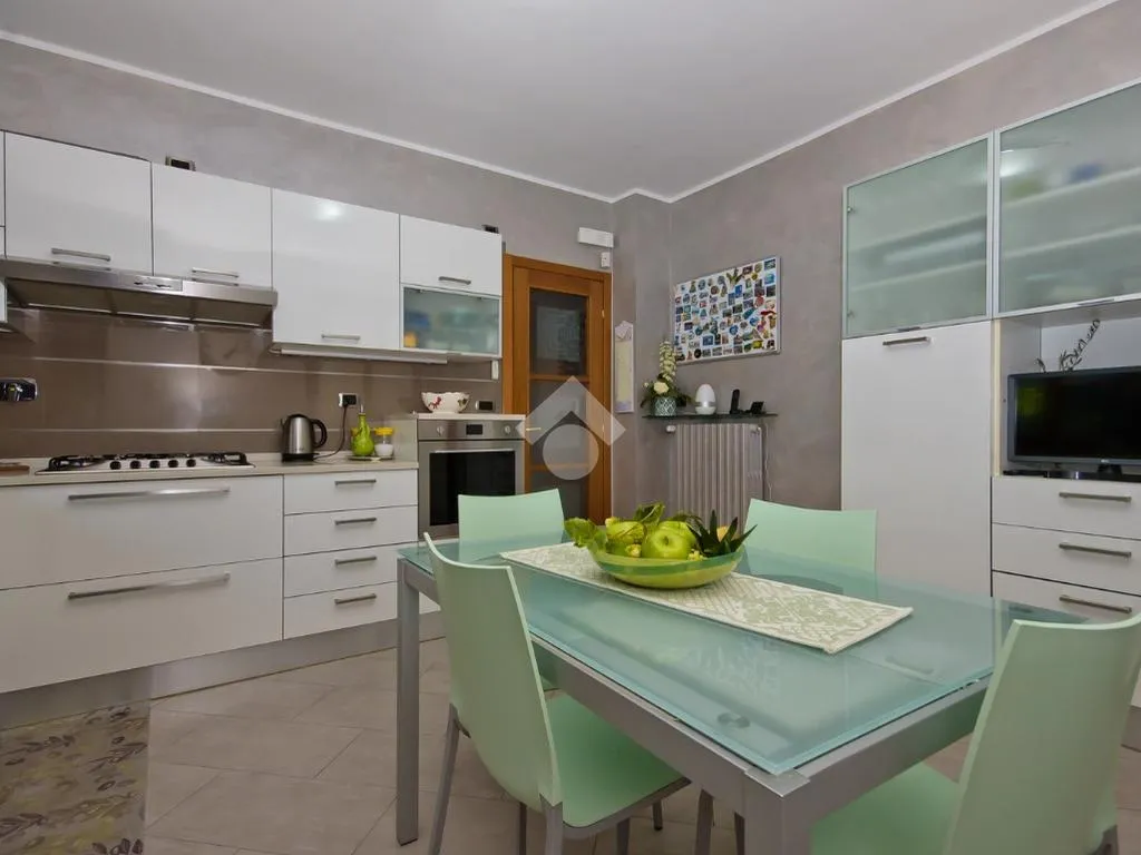 Cuisine - Villa with Panoramic Terraces in Pecetto Torinese