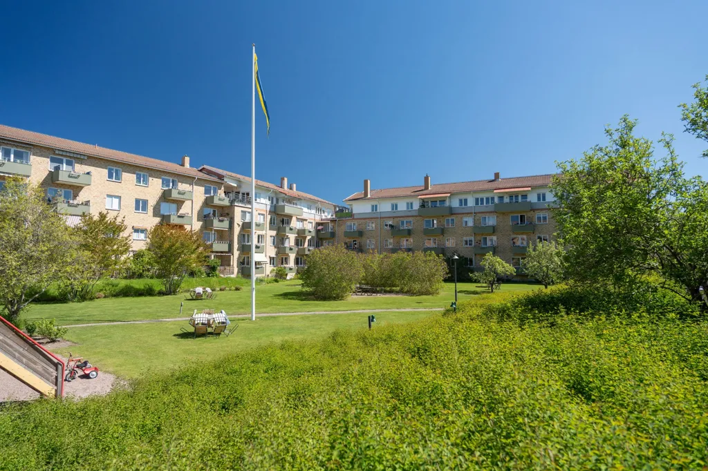 Giardino - Charming Through-Flat with South-West Balcony in Luthagen