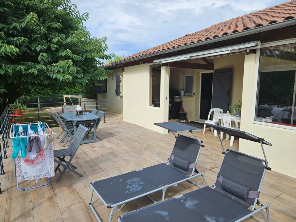 Terrass - Ground Floor House with Large Garden in Bretenoux