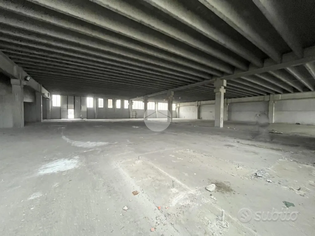 Stanze - Warehouse with Open Space in Cellatica