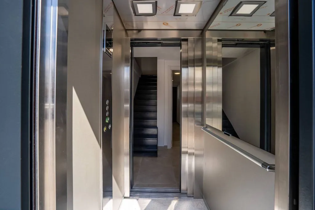 Hallway - Luxury Apartment with Marina Access in Empuriabrava