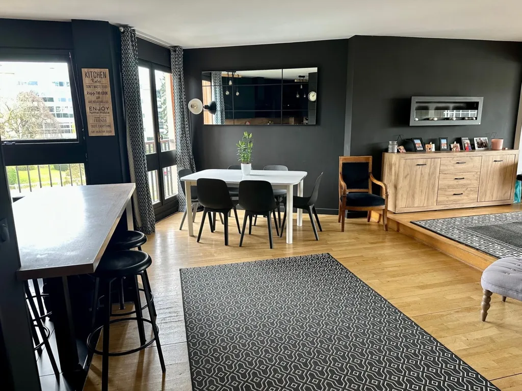 Séjour - Appartement 6 Pièces avec Vue Dégagée à Parly 2