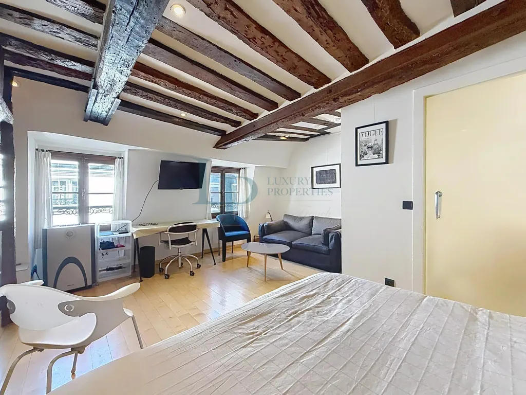 Bedrooms - Charming 2-Piece Parisian Flat in 4th Arrondissement