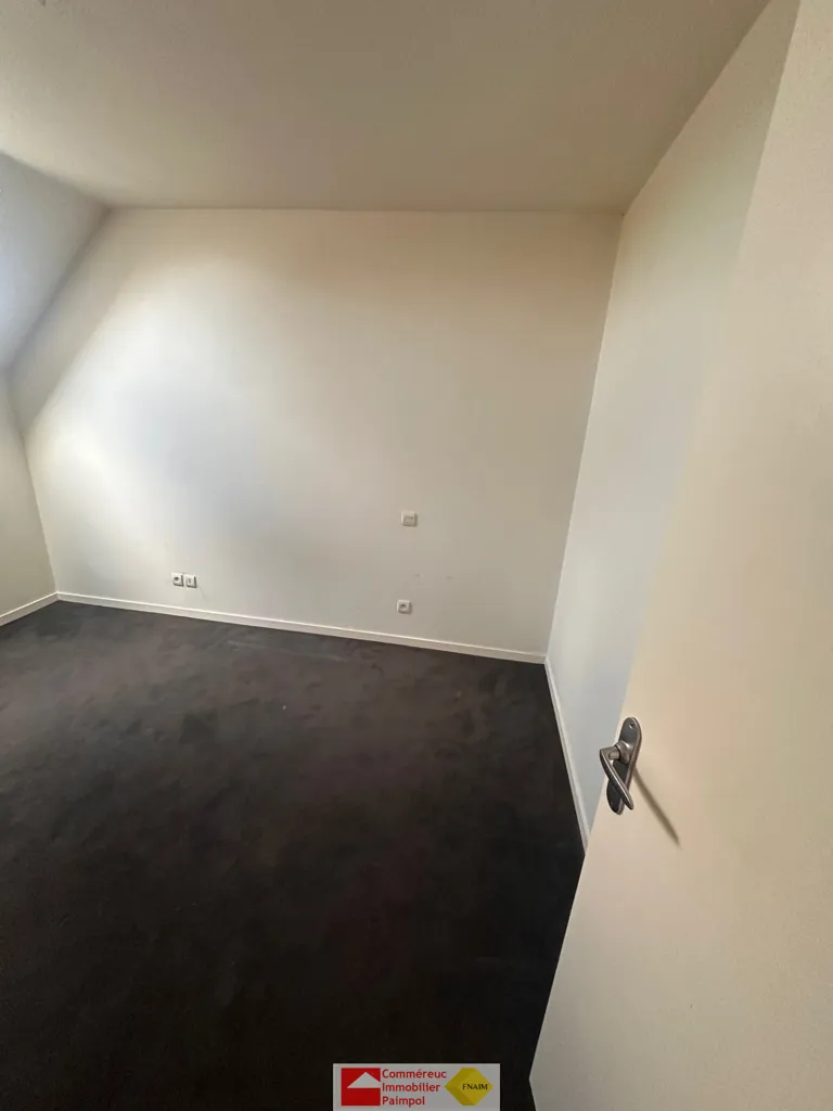 Zimmer - 3-Bed Flat with Balcony in Pleubian