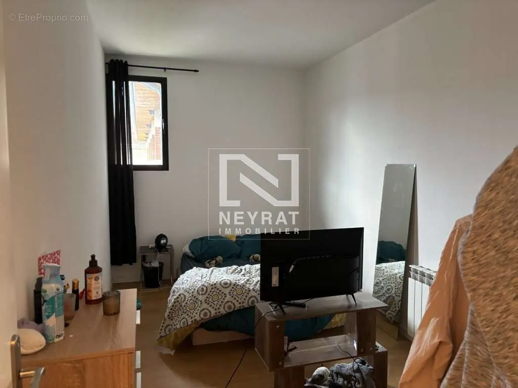 Chambres - Appartement Duplex avec Parking à Autun