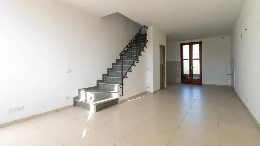 Pièces - Rearranged Apartment with Garden in Petrazzi