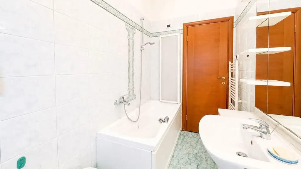 Bathrooms - Rented Apartment with Balconies in Rome