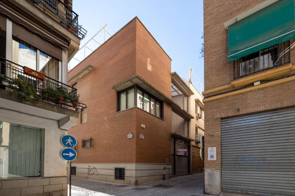 Exterior - Luxury House with Private Lift in Granada Centre