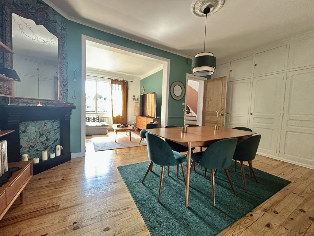 Dining Room - Charming House with Garden near Train Station
