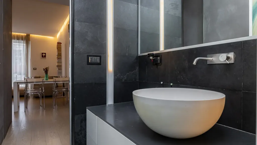 Bathrooms - Design Bilocale with Balcony in Milan