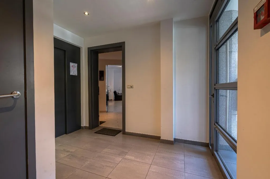 Esik - Modern Ground Floor Flat near Aalst Park