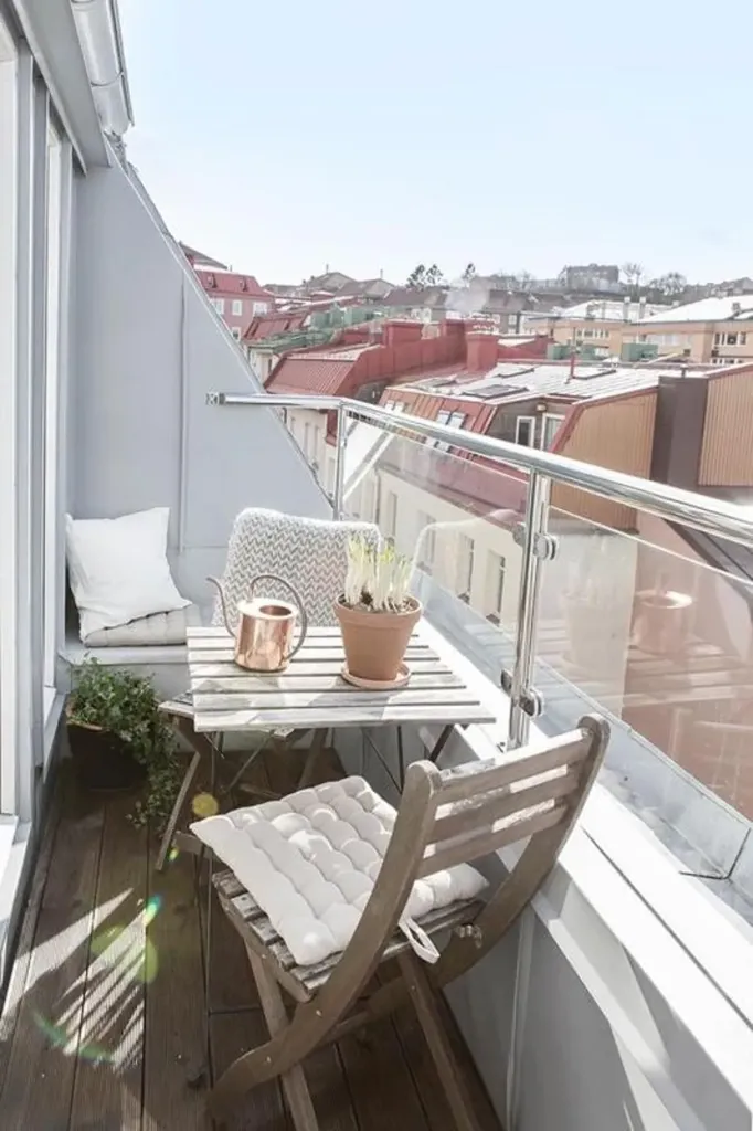 Balcony - Contemporary Flat with Balcony in Bayonne