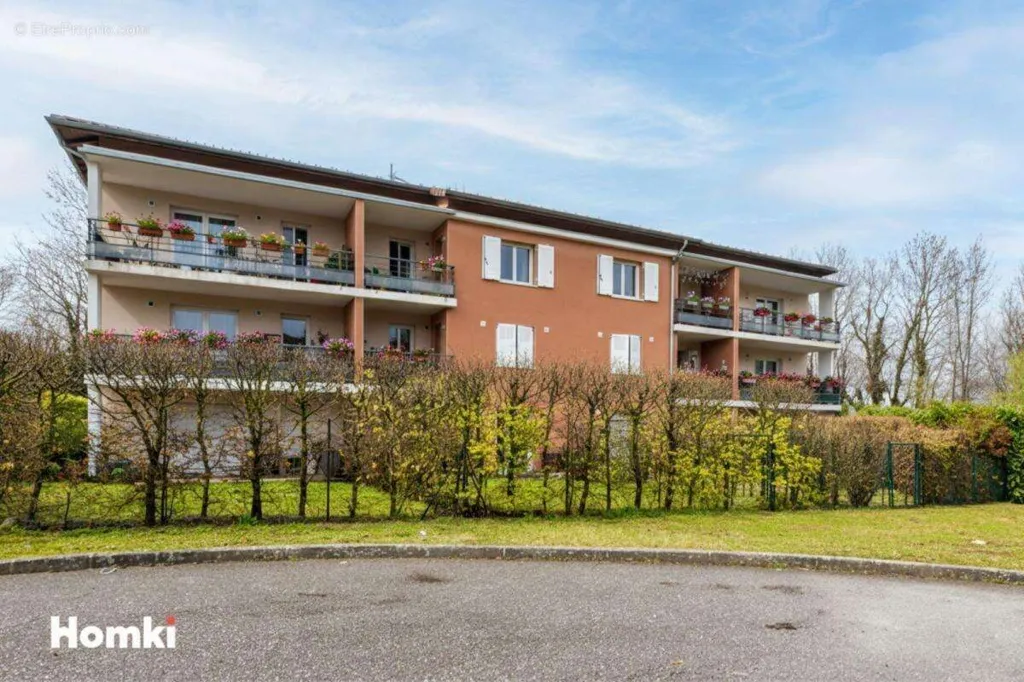 Välivaade - Traversing Flat with Balcony in Cessy