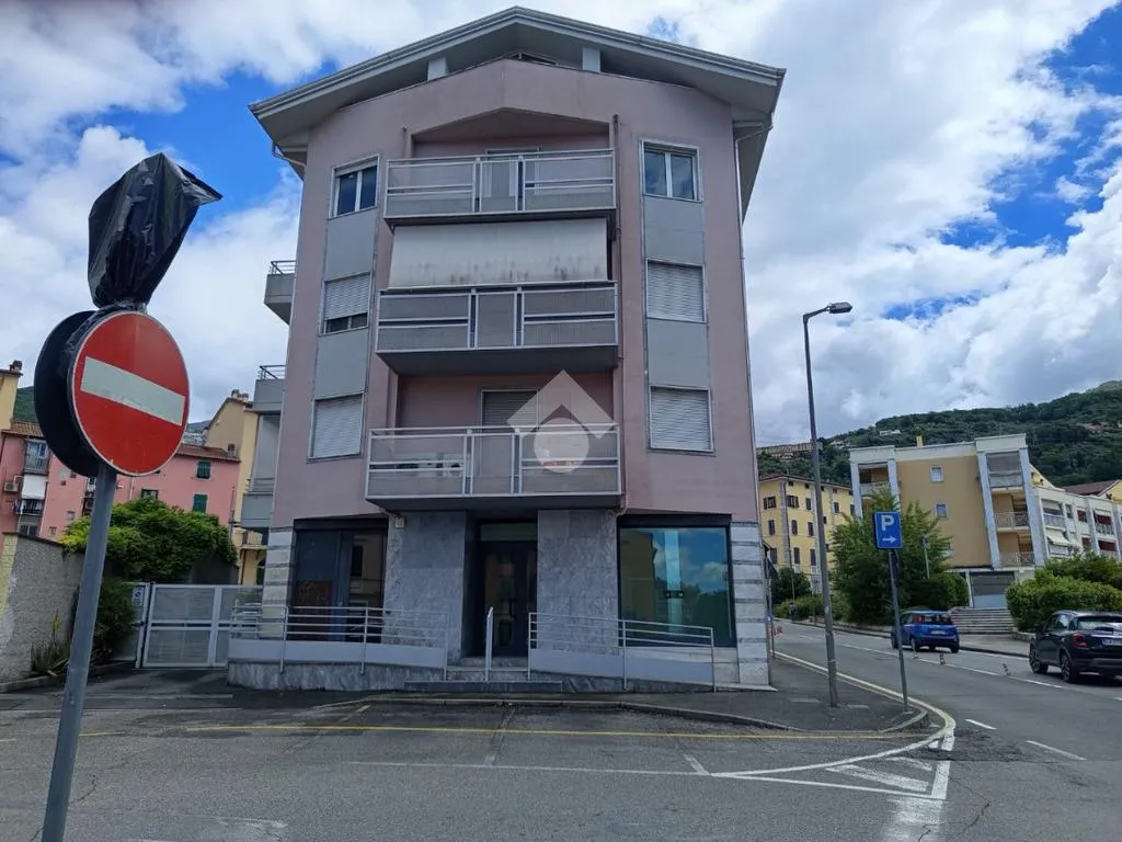 Extérieur - Directional/Sanitary Space in Carrara Centre
