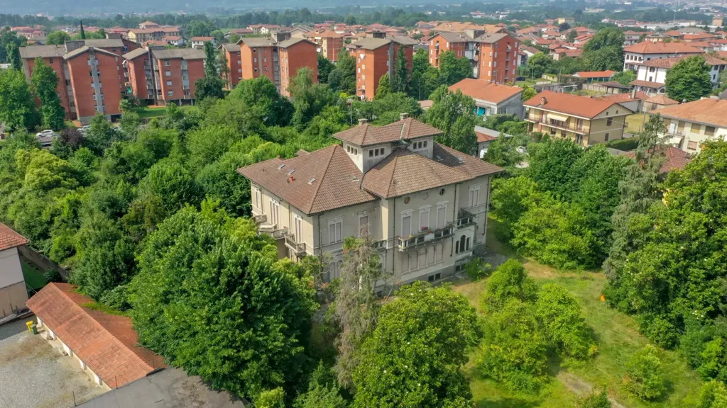 Õhuvaade - Art Deco Villa with Garden in Cossato