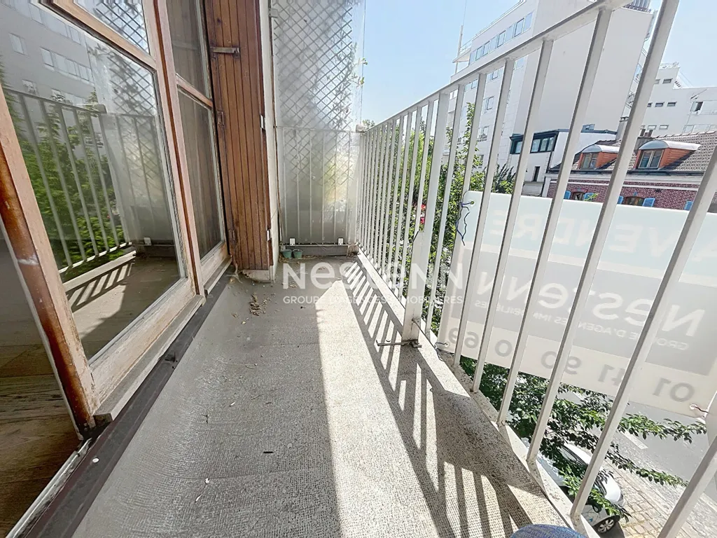 Rõdu - Bright 3-Bed Flat with Balcony in Issy
