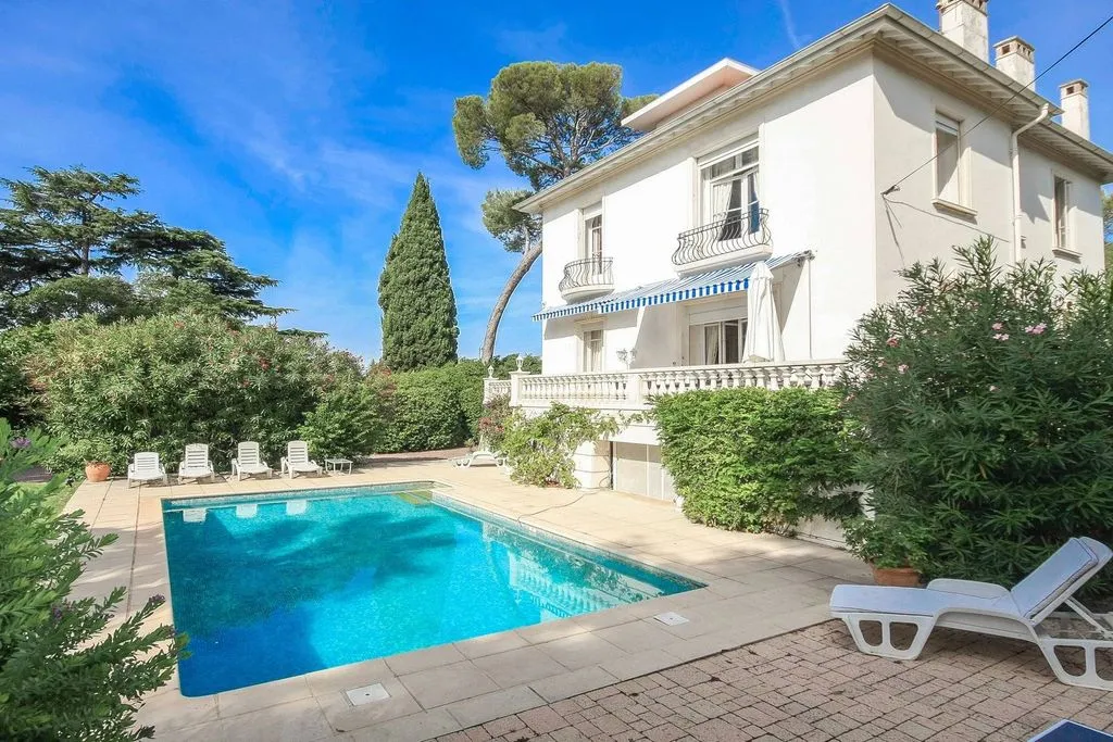 Bassein - Luxury Villa with Sea View in Saint-Raphaël