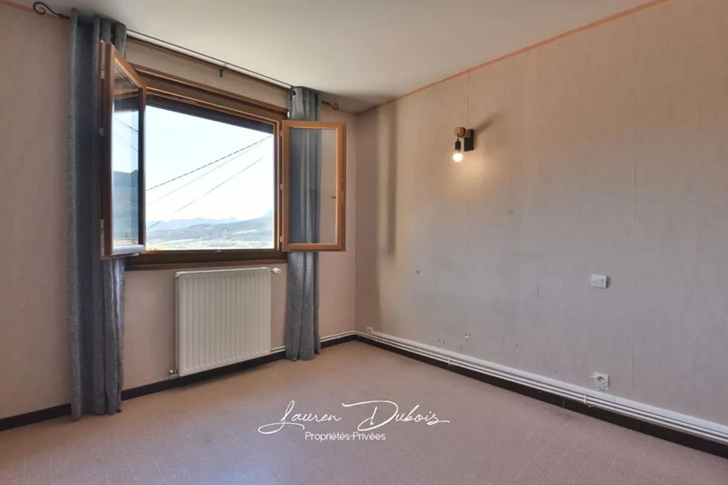 Pièces - Maison en Position Dominante avec Vue à Serres