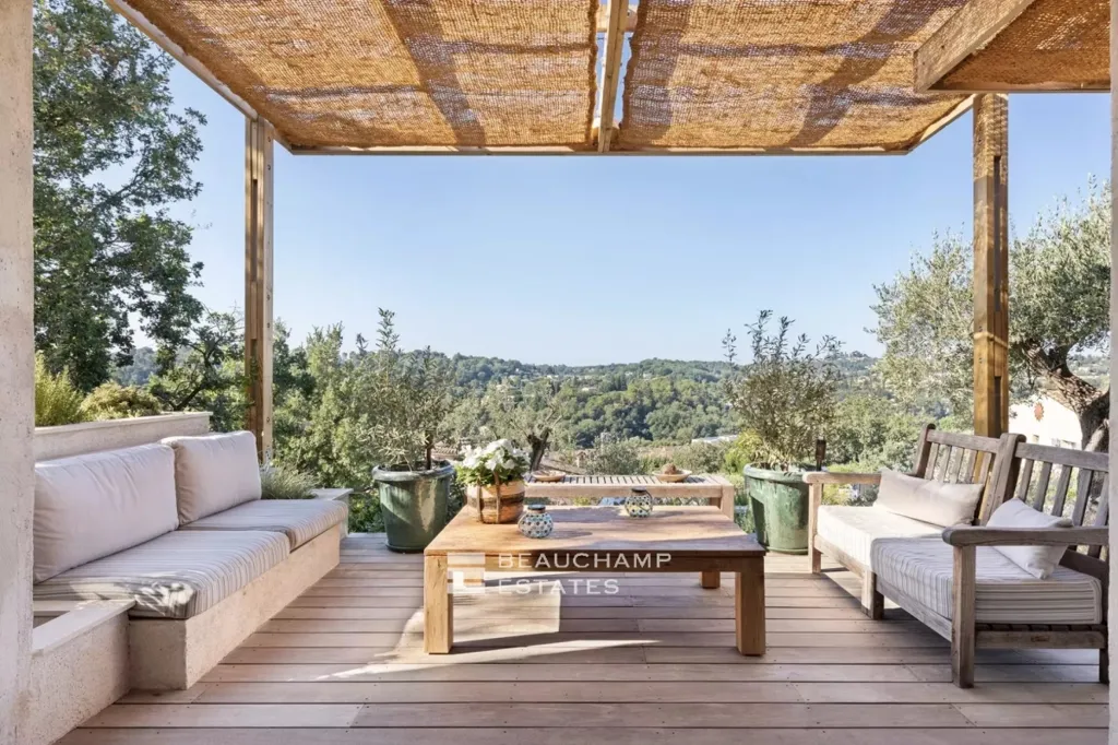 Terrasse - Villa de Luxe avec Piscine à Valbonne