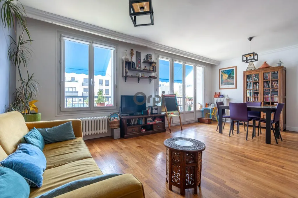 Living Room - 5-Piece Flat with Balcony in Joinville-le-Pont