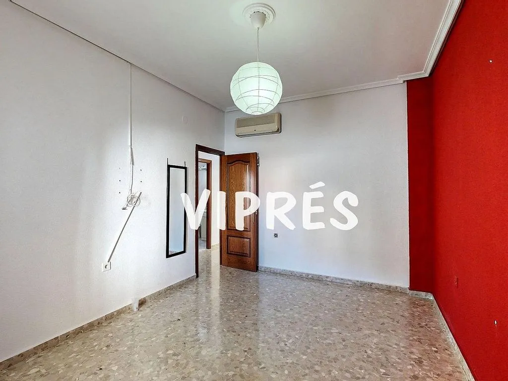 Rooms - Two-Storey House with Terrace in San Luis