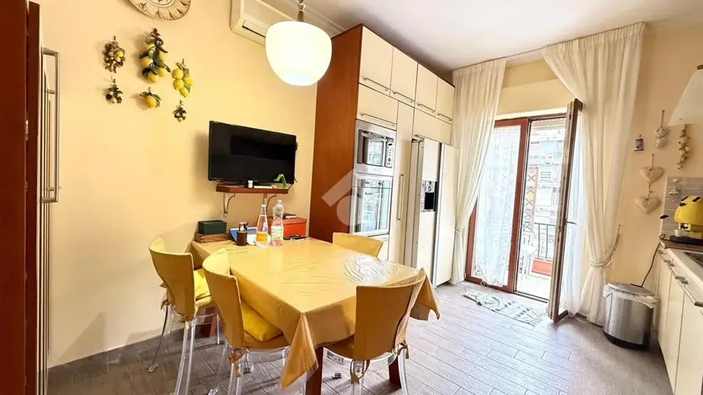 Salle à manger - Rustic Apartment with Balconies in Naples