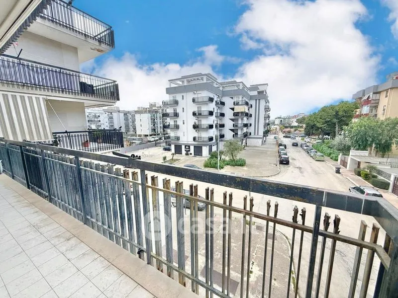 Rõdu - Fully Renovated Apartment with Balconies in Trani