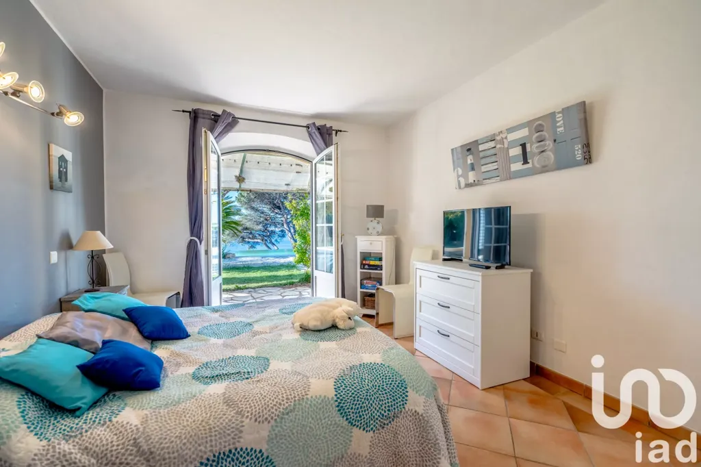 Bedrooms - Luxury Villa with Sea Views in Sainte-Maxime