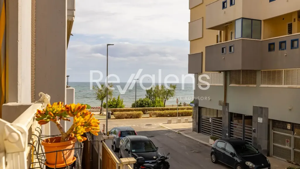 Balcon - Modern Apartment with Balcony in Bari