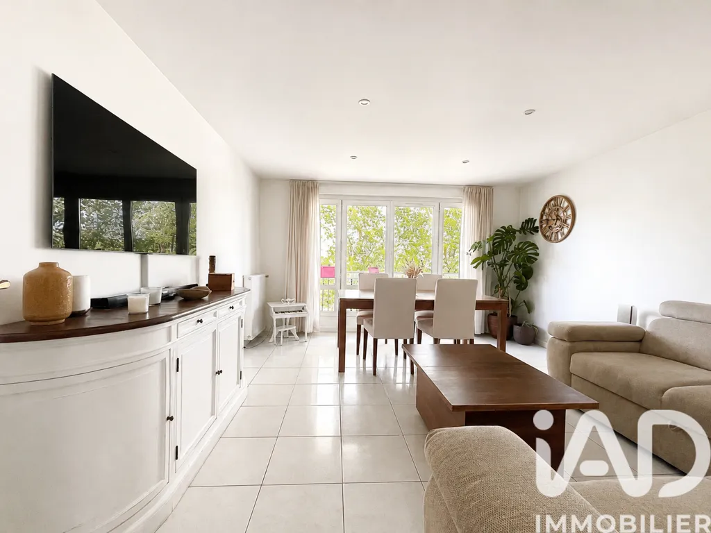 Séjour - Appartement avec Balcons et Ascenseur à Taverny