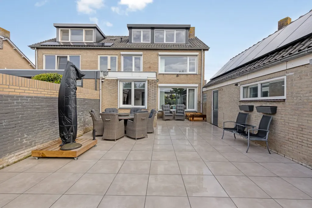 Jardin - 2/1 Cap House with Double Garage in Wouw