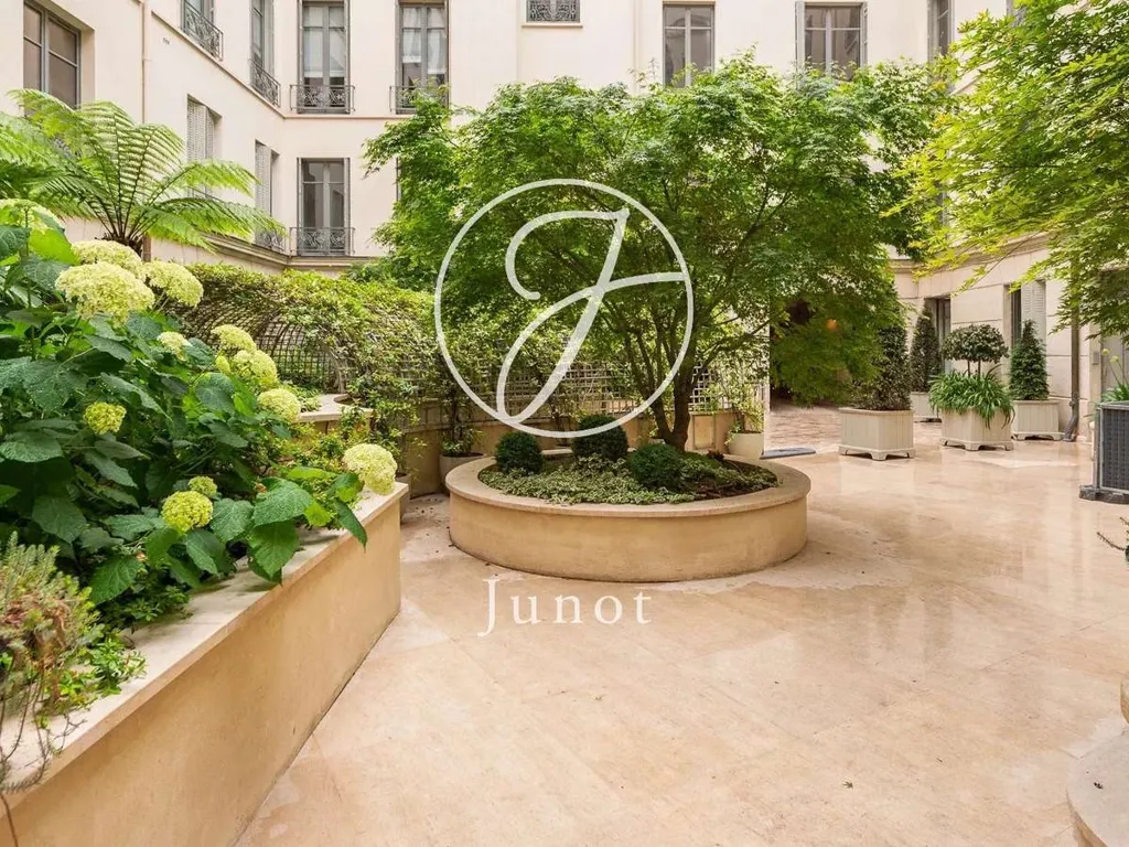 Jardin - Appartement de 5 Pièces avec Cour Arborée à Paris 75017