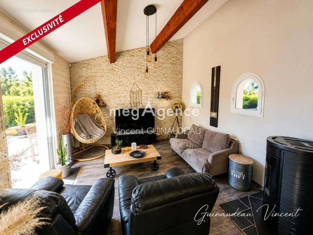 Living Room - Pavilion with Spa in La Romagne