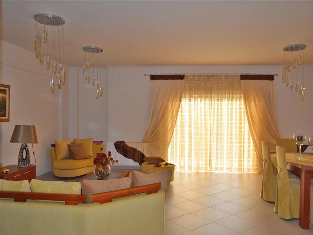 Appartement 6 pièces à Loutraki