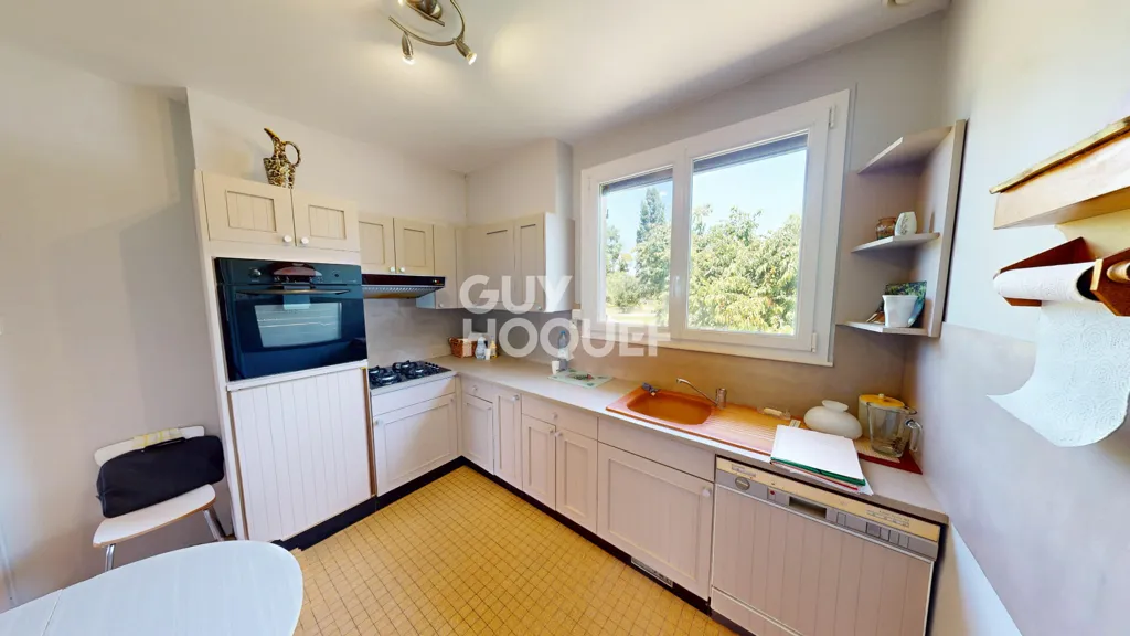 Cucina - Two-Bedroom Pavilion with Garden in Joigny