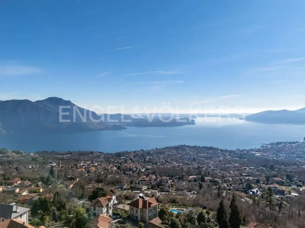Historic Villa with Lake View in Bee