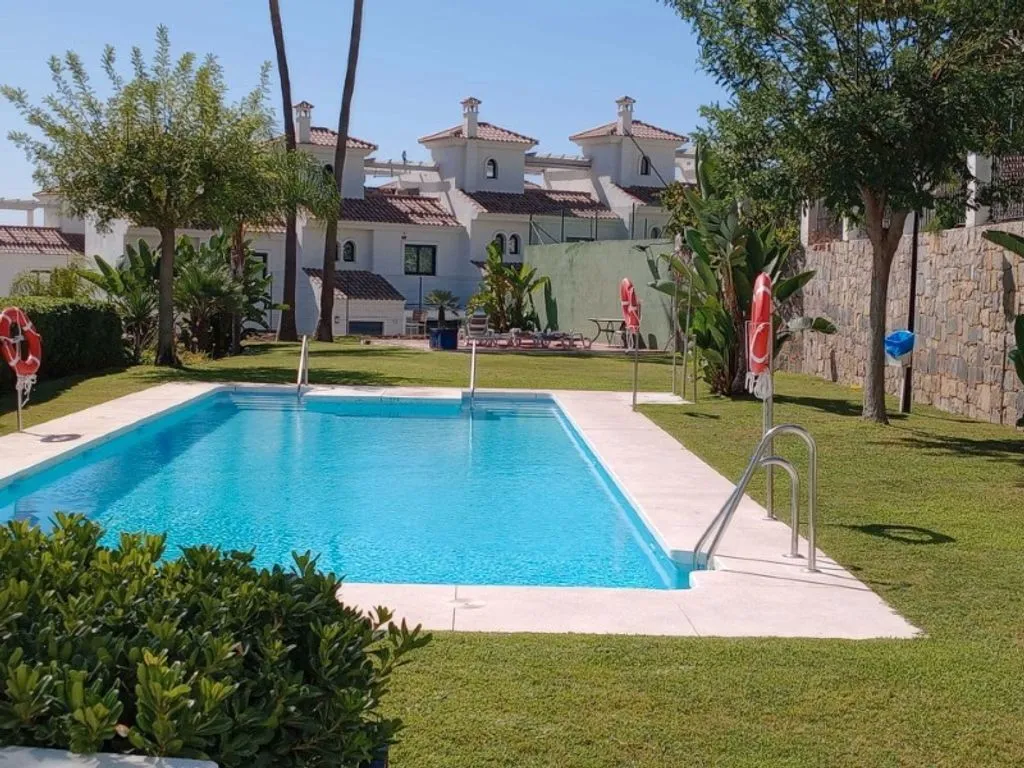 Piscine - Semidetached House with Patio in Estepona