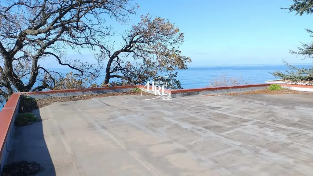 Terrass - Two-Storey Villa with Balcony in Fuscaldo