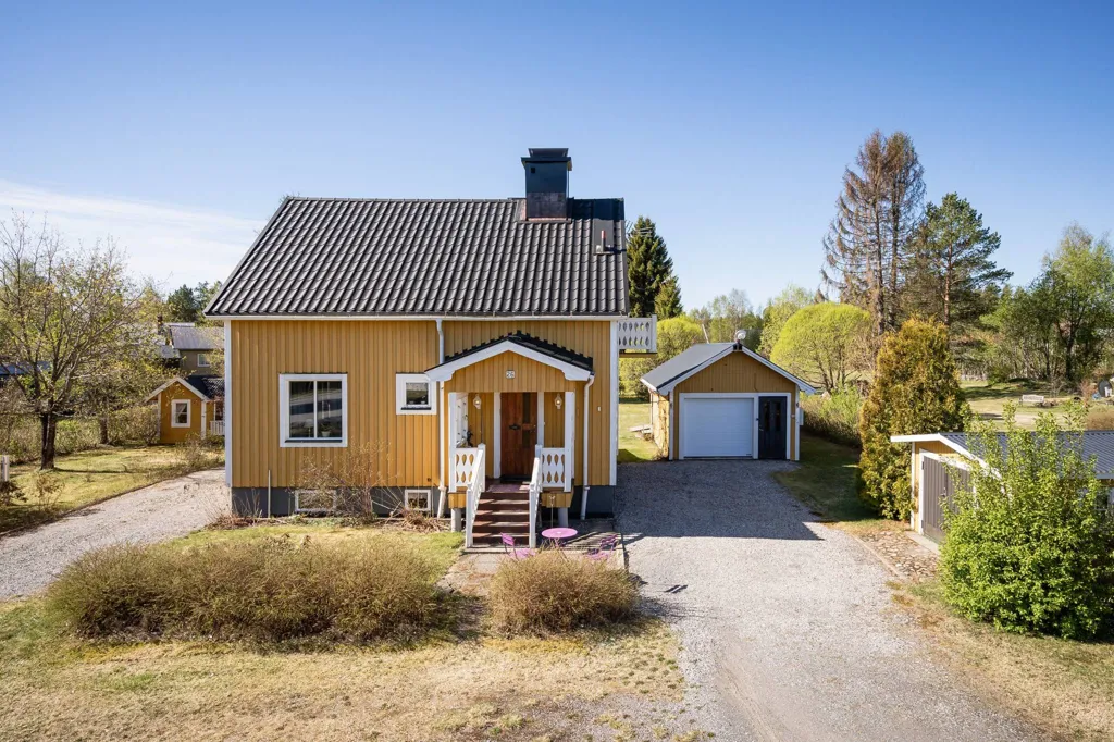 Villa with Large Garden in Bureå