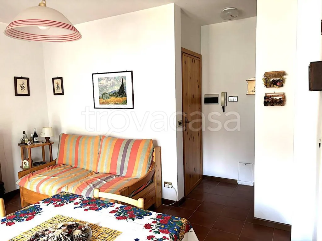 Elutuba - Three-bedroom Apartment with Balcony in Oulx